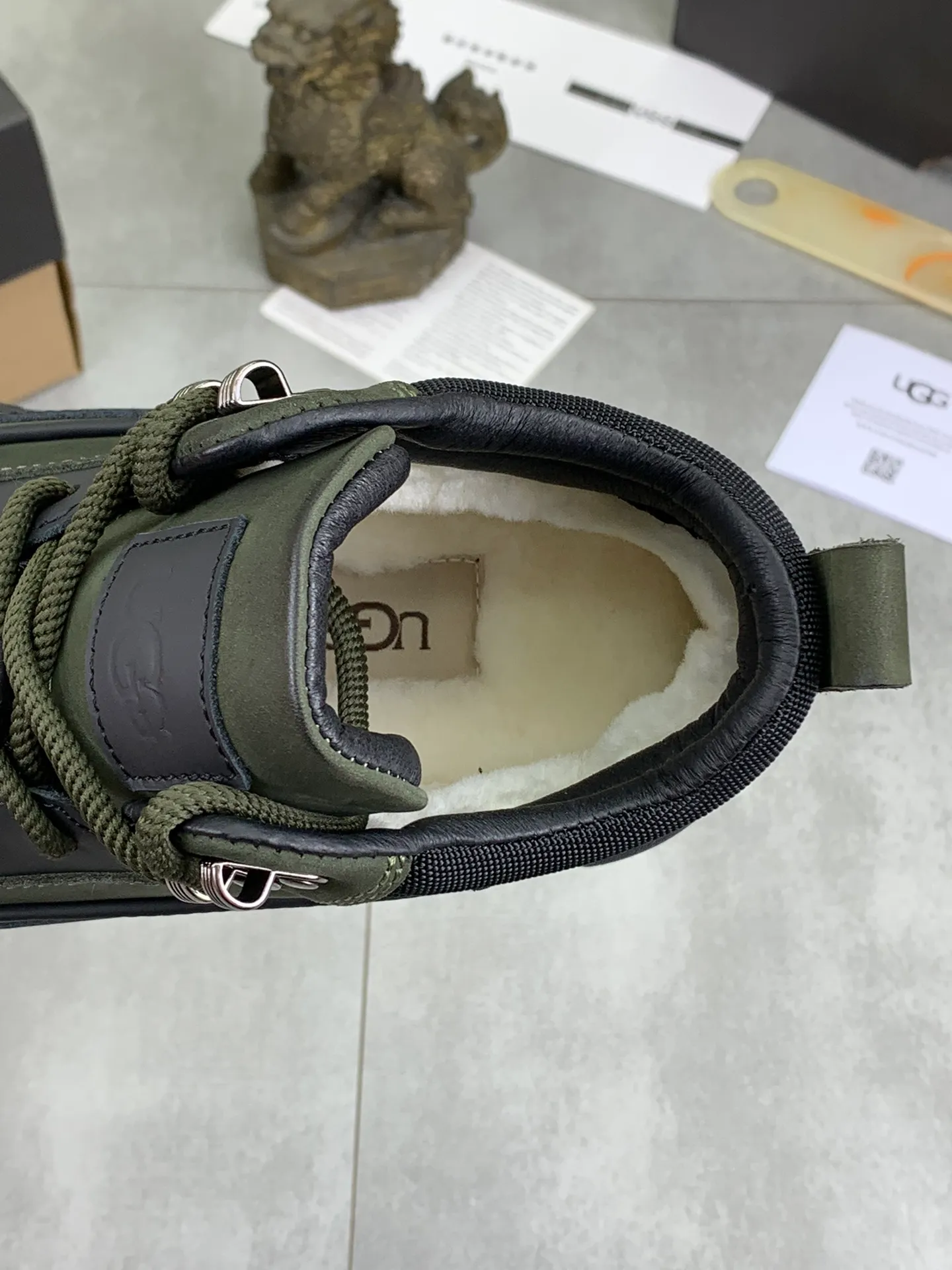 Men's Men's Shoes P620 [New Style] 💰 🆘 "Real Wool" [UGG] 👉 Popular men's shoes official website synchronization 🔰 Genuine quality [proud] is not comparable to the imitations in the general market 🌀 The upper is imported Italian frosted cowhide, and the lining: foot pad 🅰️ grade 🐑 real wool 👻 Only Grade A can show the effect The hand feels smooth and delicate 🔱The shoe shape is grand, only genuine factories can achieve it 🎄The perfect toughness of the original outsole 👻⬛️ allows customers to bid farewell to one-time consumption. Real wool lining, super warm. 3️⃣Colors available Sizes: 38-44